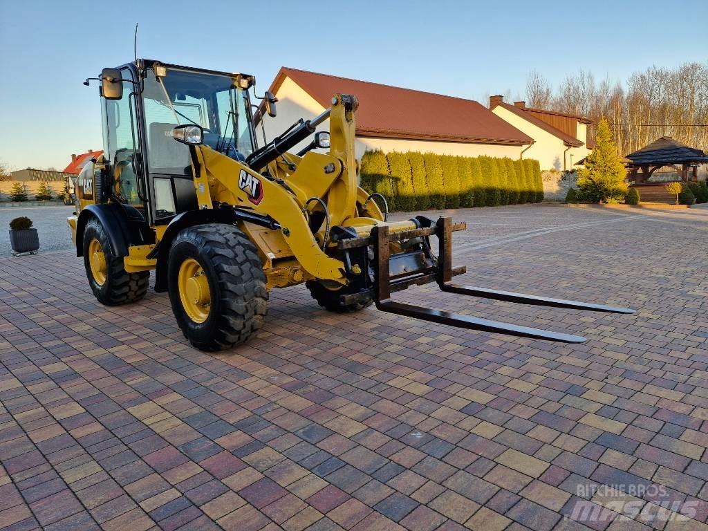 CAT 906 M Kolesové nakladače