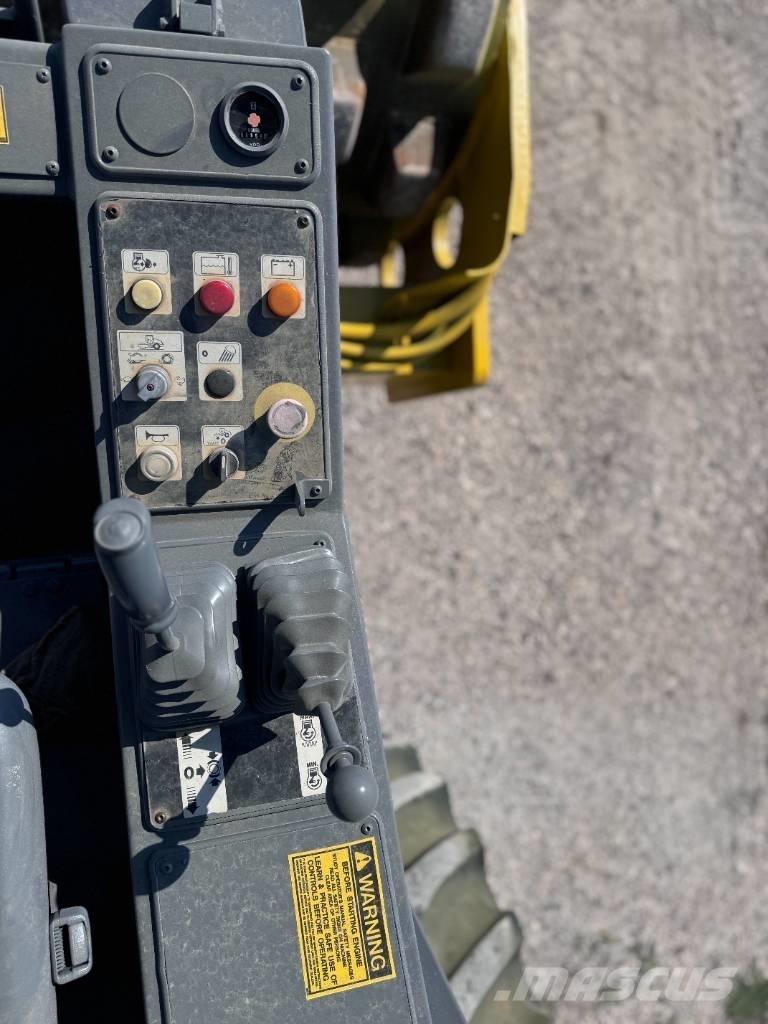 Bomag BW 211 P D-3 Ťahačové valce