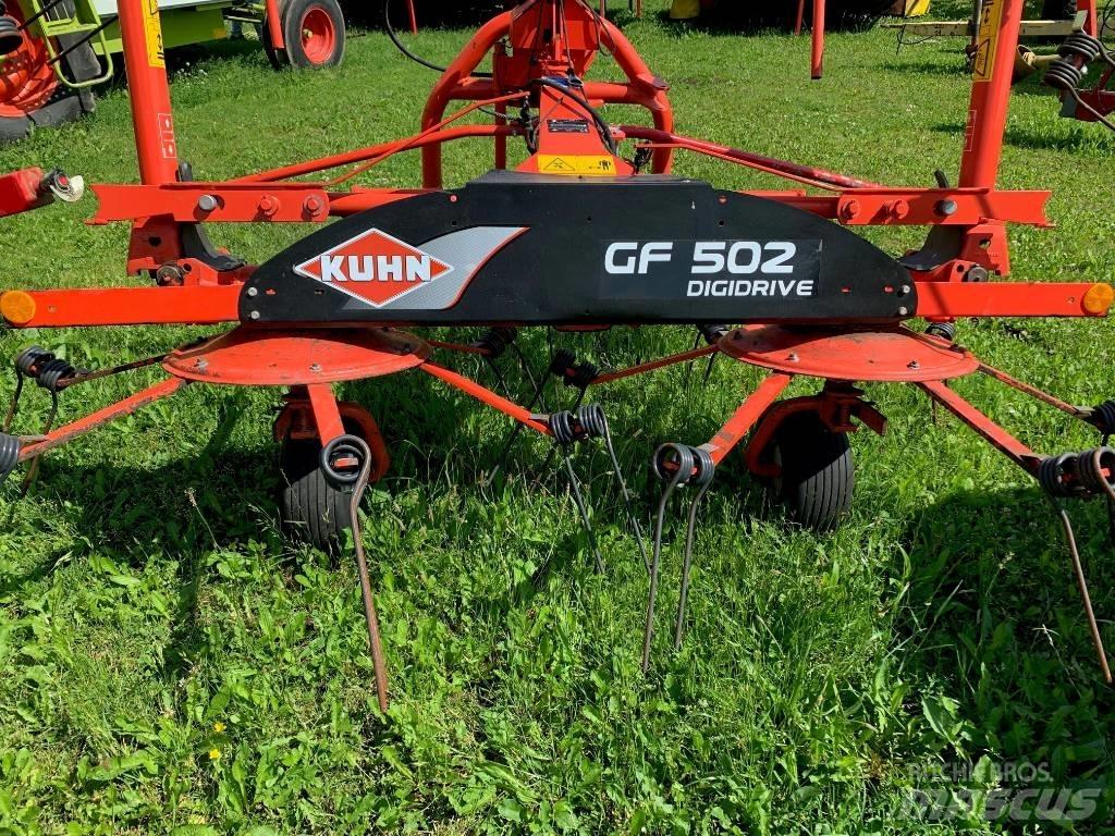 Kuhn GF 502 Obracače a zhrabovače sena