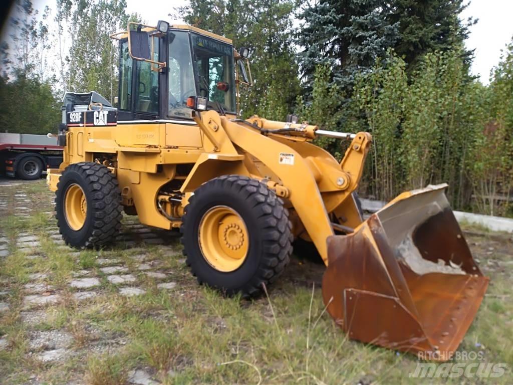 CAT 928F Kolesové nakladače