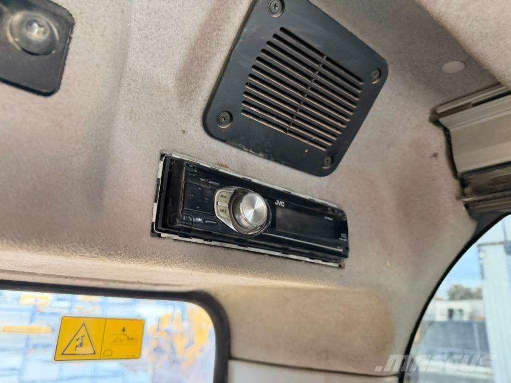 CAT 323D L Pásové rýpadlá