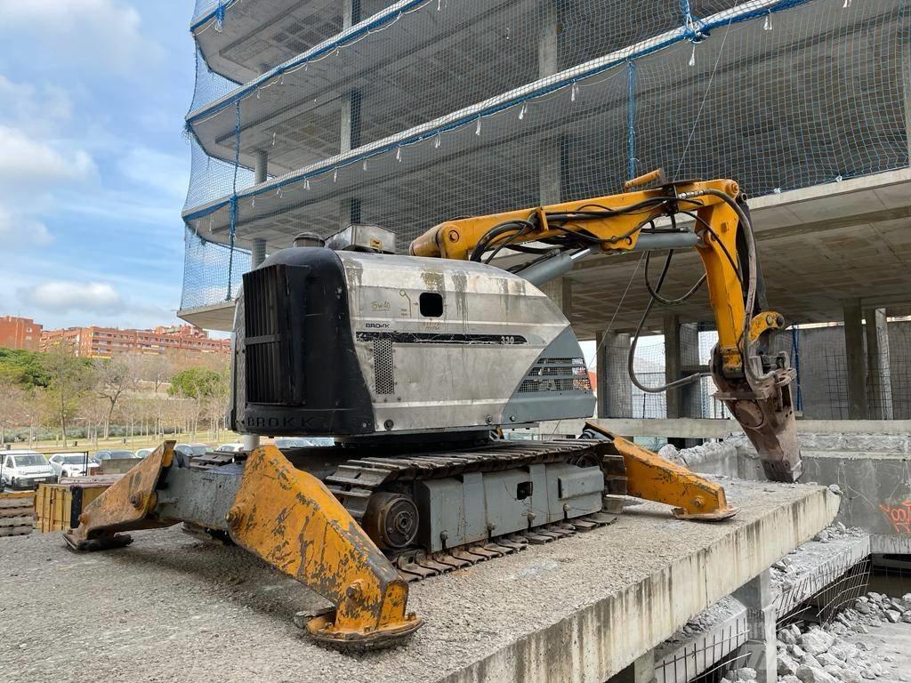 Brokk 330 Diesel Demolačné rýpadlá