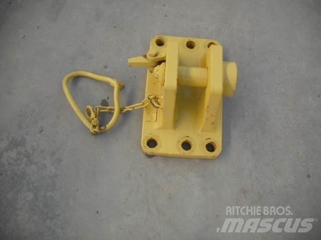 Komatsu D65EX PX Pásové dozéry