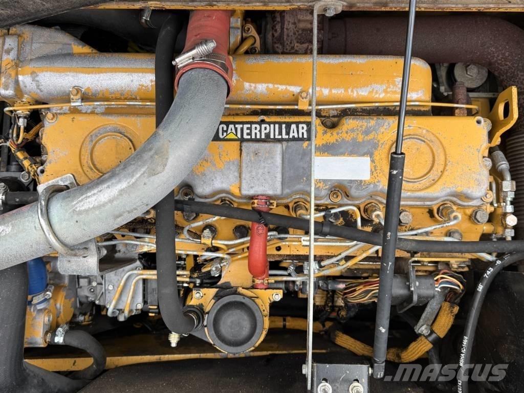 CAT M 318 C Kolesové rýpadlá