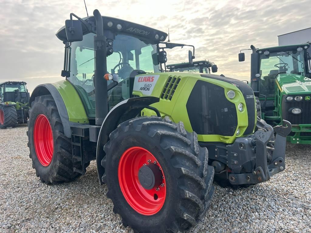 CLAAS Arion 640 Traktory