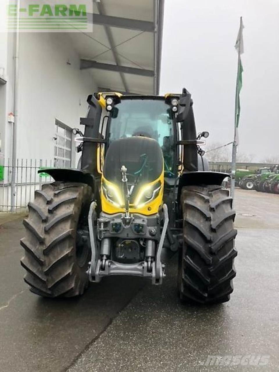 Valtra q305 Traktory