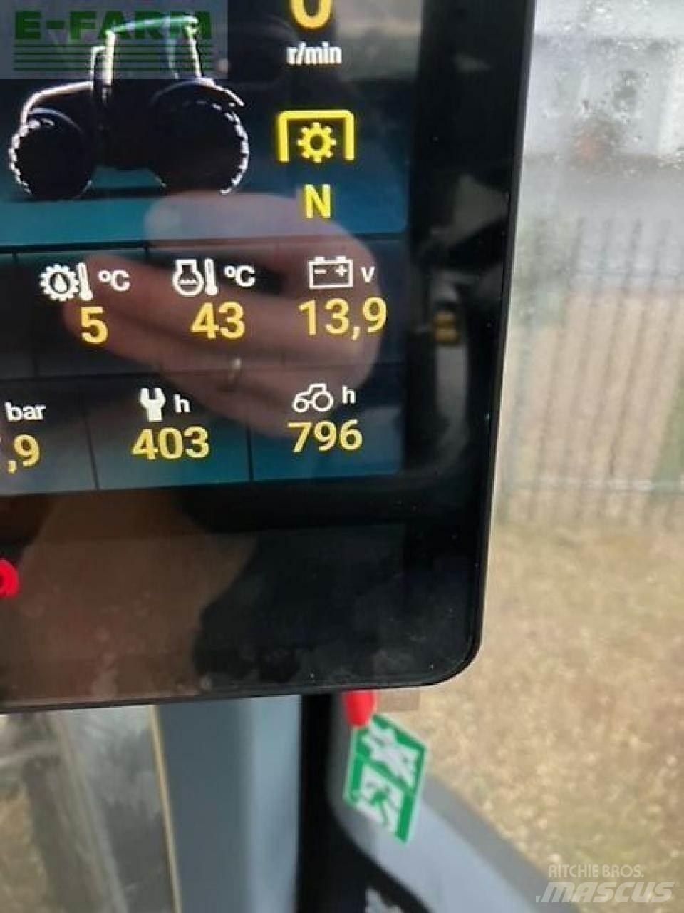 Valtra q305 Traktory