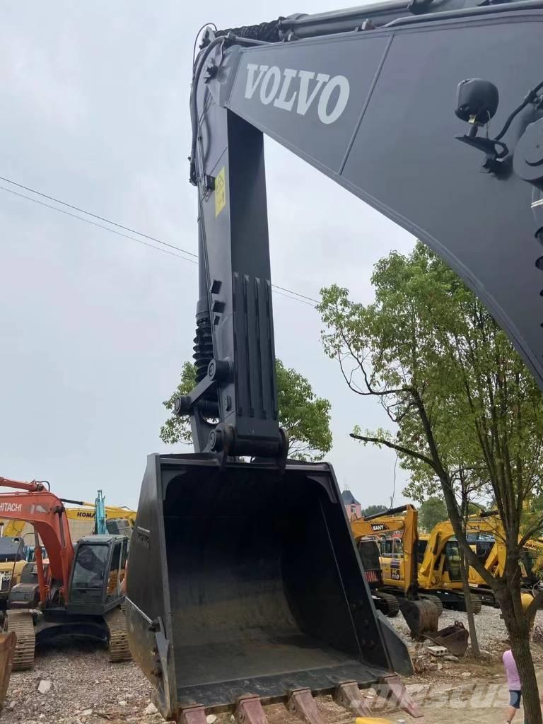 Volvo EC210D Pásové rýpadlá