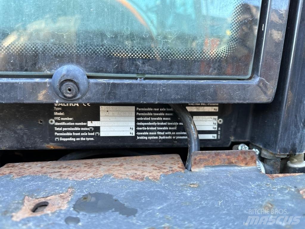Valtra T 173 Traktory