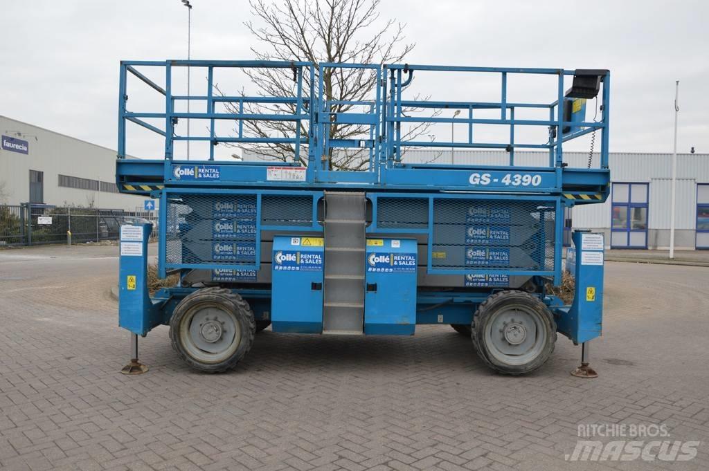 Genie GS4390RT Nožnicové zdvíhacie plošiny