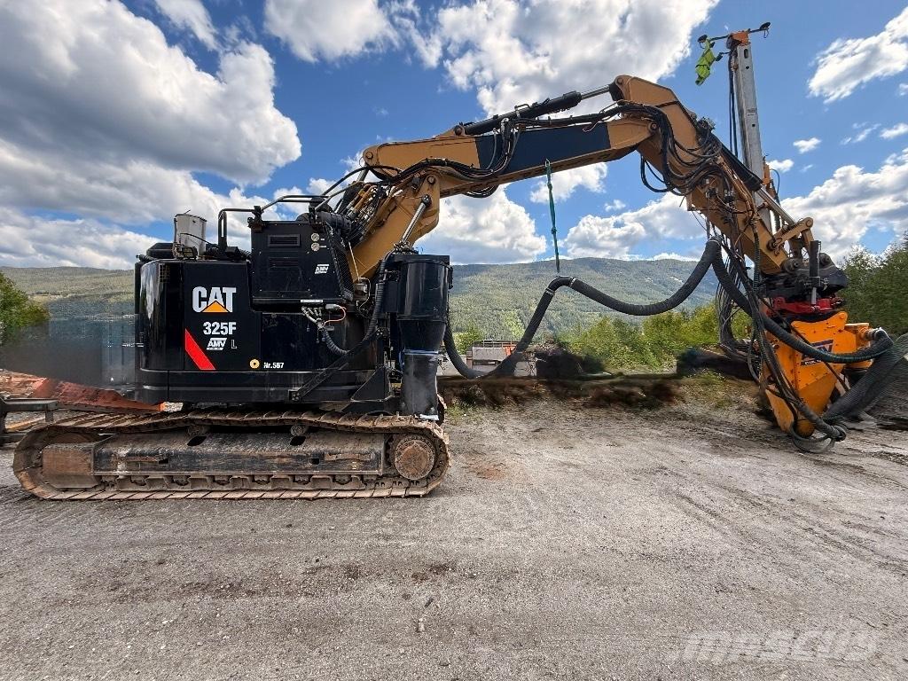 CAT 325 FL CR Špeciálne bagre