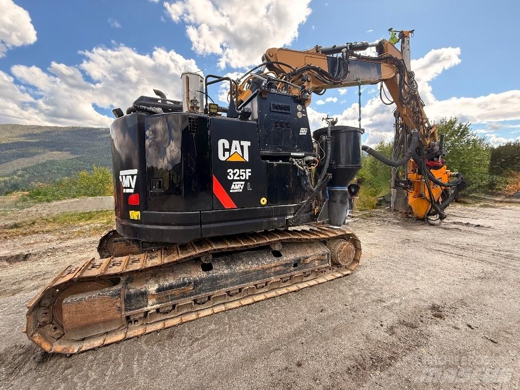 CAT 325 FL CR Špeciálne bagre