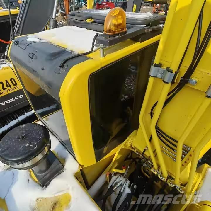 Komatsu PC 210 LC Pásové rýpadlá