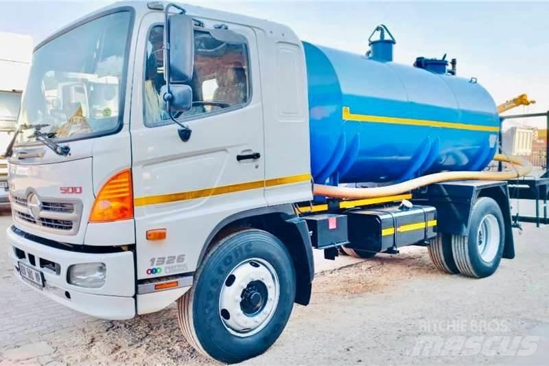 Hino 500 1326 Ďalšie nákladné vozidlá