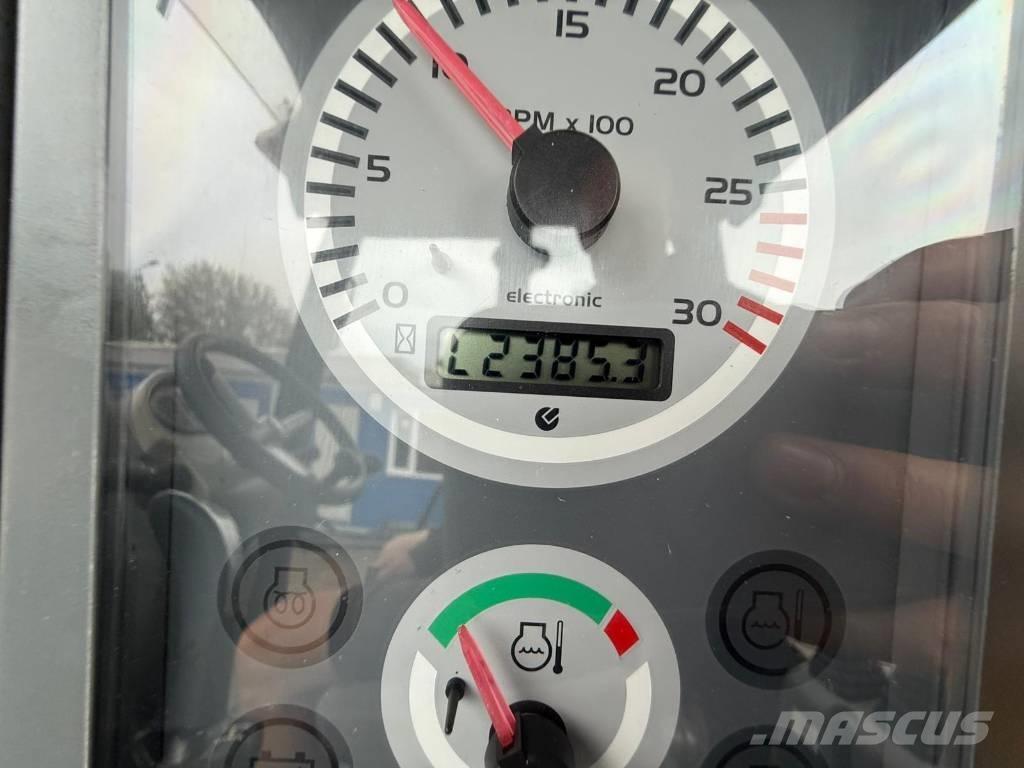 Komatsu WB 93 S-5 Rýpadlo-nakladače