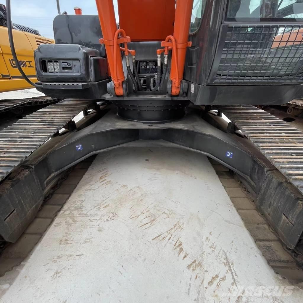 Hitachi ZX 240 Pásové rýpadlá