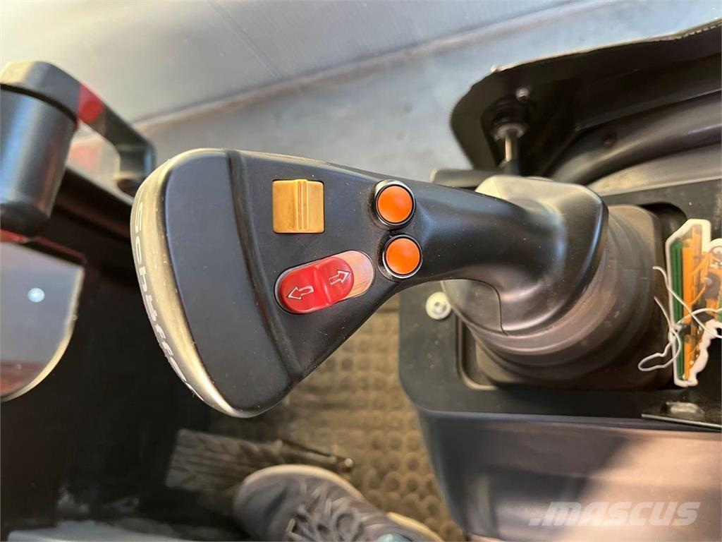 Schäffer 5680 T Kolesové nakladače