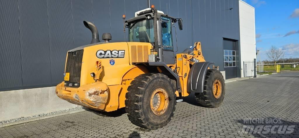 CASE 821 F Kolesové nakladače