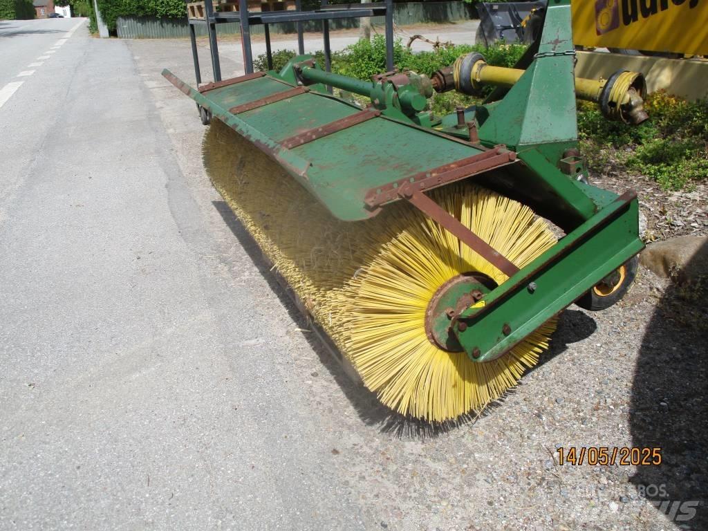 Thyregod TK 2300 Ďalšie cestné a snežné stroje