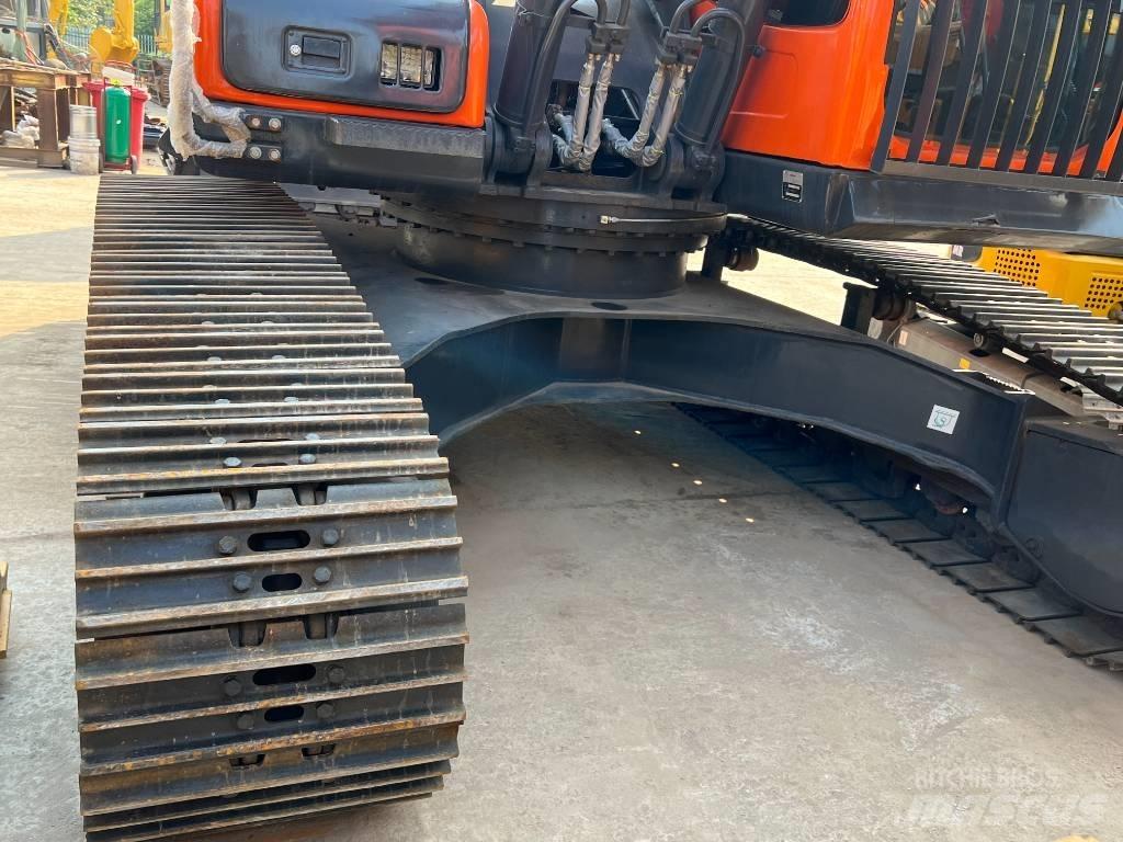 Doosan DX300 Kolesové rýpadlá