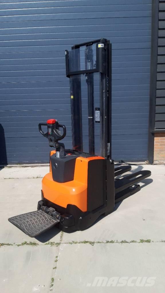 BT SWE 120 Samohybné vozíky