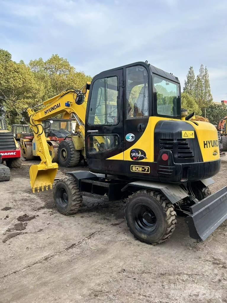 Hyundai R60-7 Kolesové rýpadlá