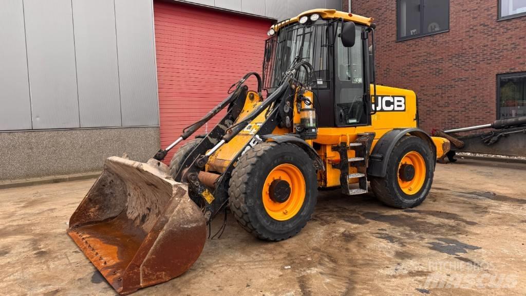 JCB 411 Kolesové nakladače