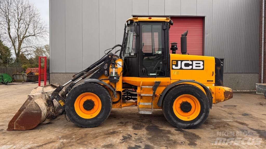 JCB 411 Kolesové nakladače