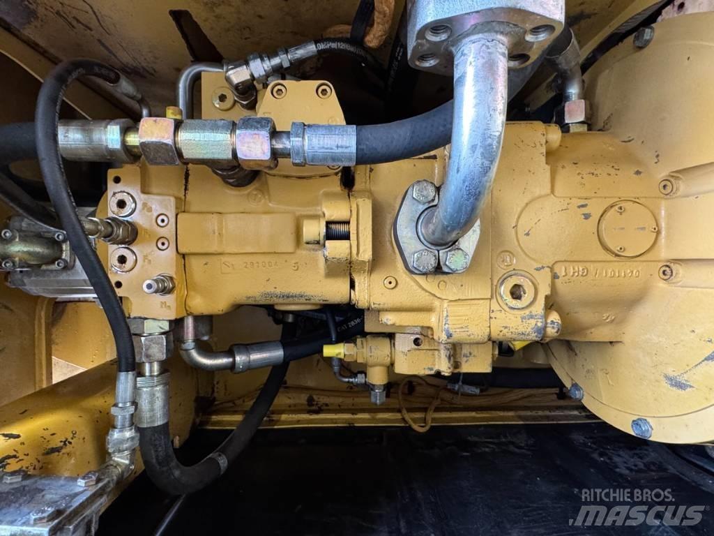 CAT M 318 C Kolesové rýpadlá