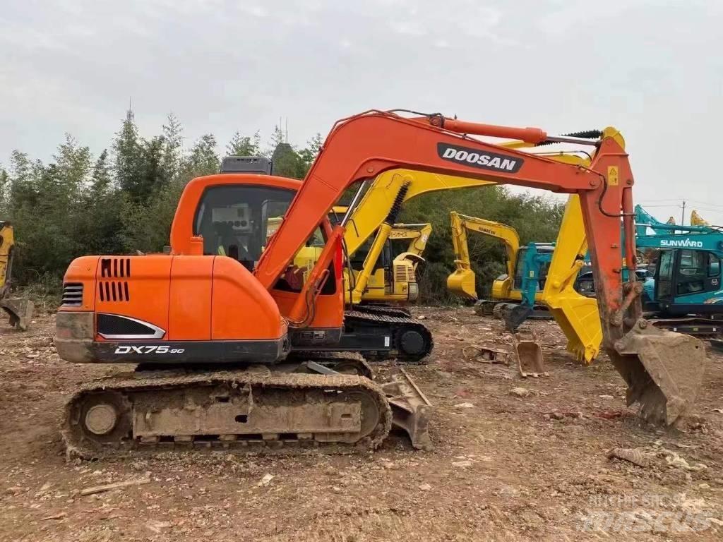 Doosan DX 75-9 Pásové rýpadlá