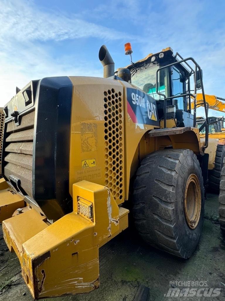 CAT 950M Kolesové nakladače