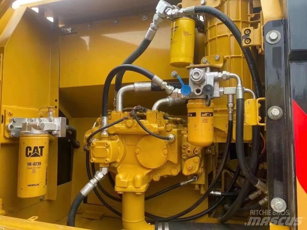 CAT 320 D Pásové rýpadlá