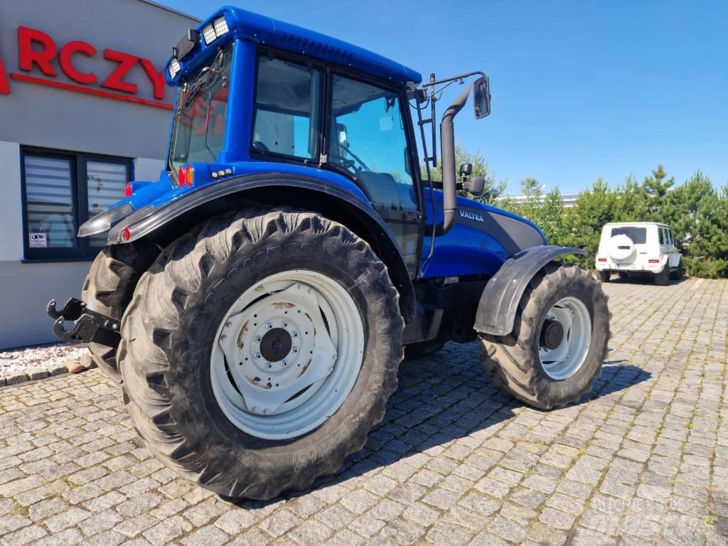Valtra T 140 Traktory