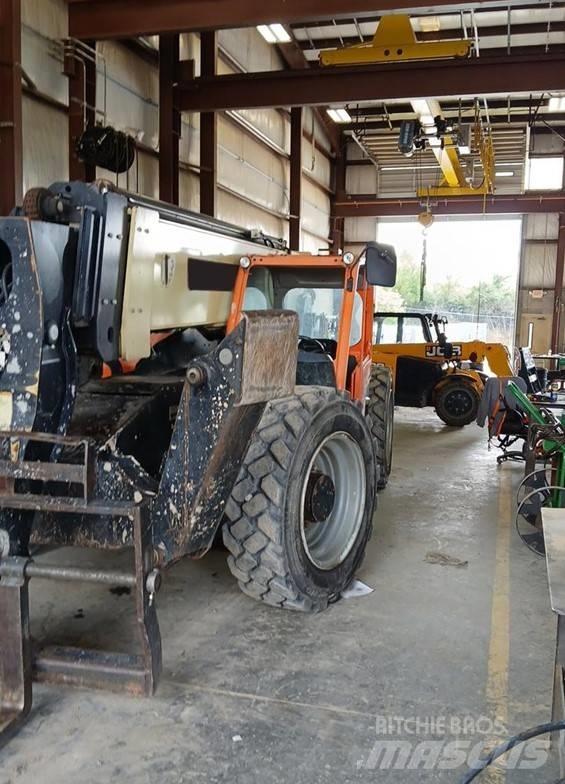 JLG 1055 Teleskopické manipulátory
