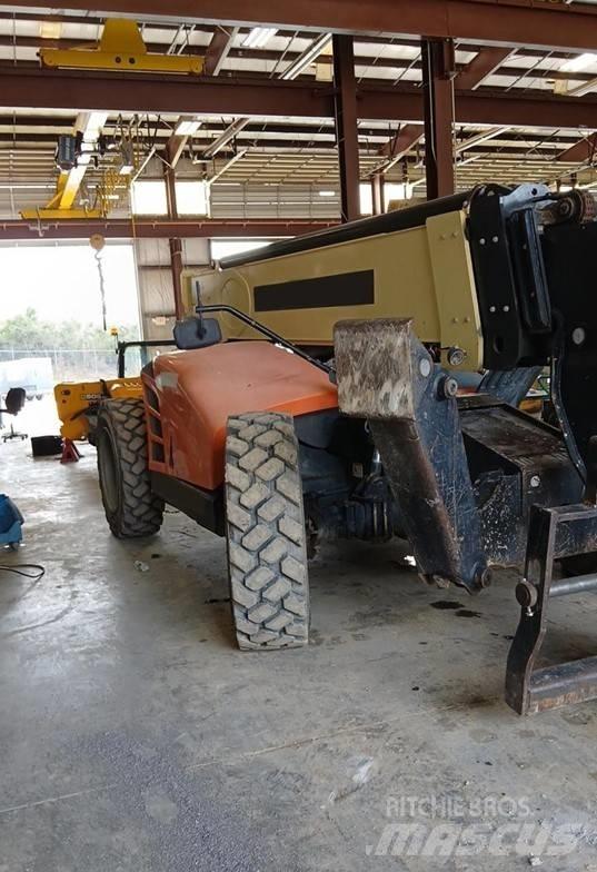 JLG 1055 Teleskopické manipulátory