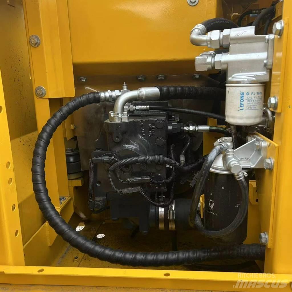 Komatsu 130-7 Pásové rýpadlá