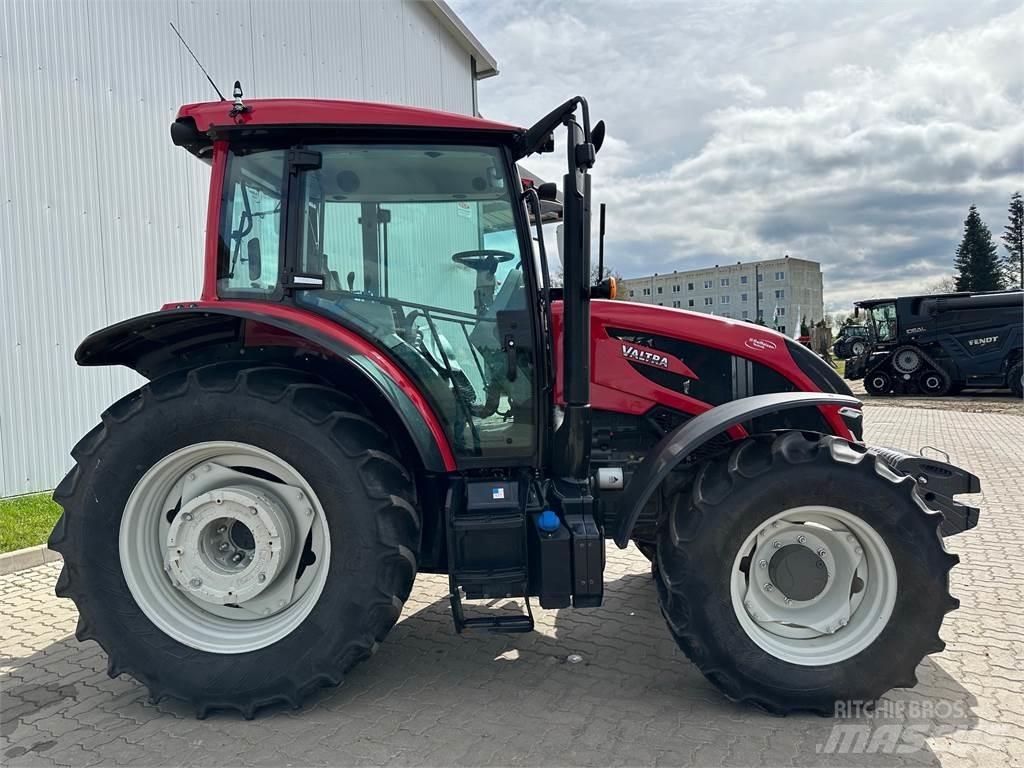 Valtra A105 MH Traktory
