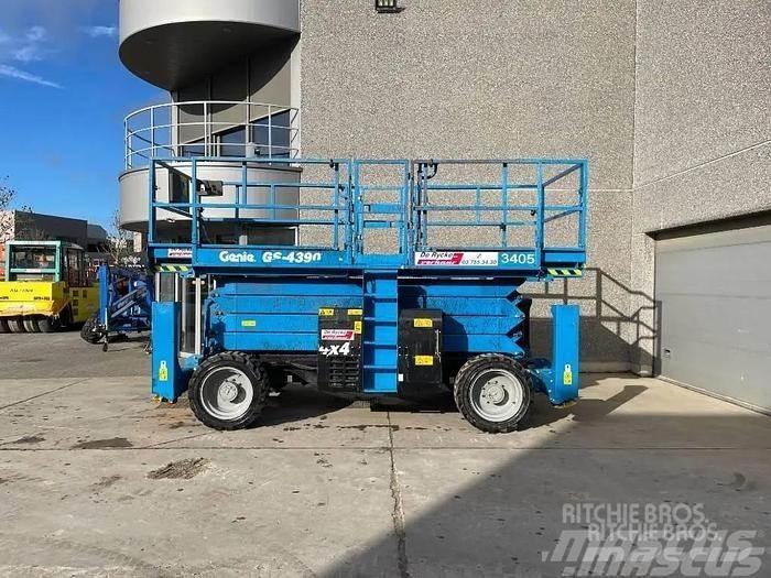 Genie GS4390RT Nožnicové zdvíhacie plošiny