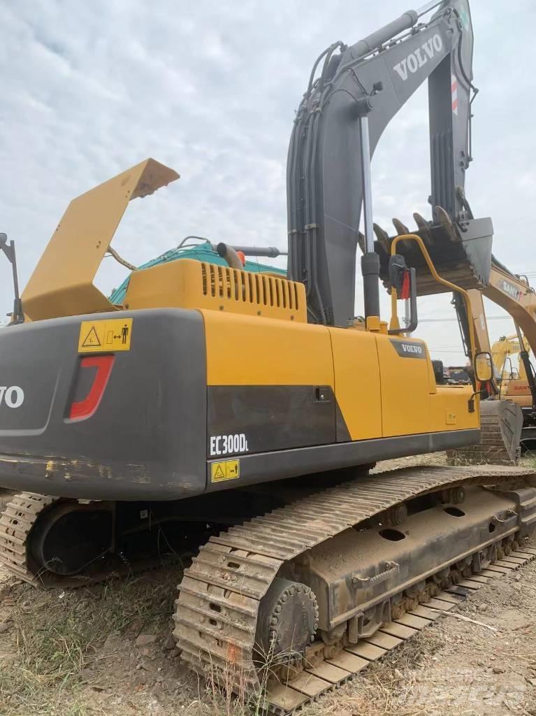 Volvo EC 300 D L Pásové rýpadlá