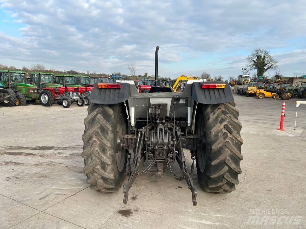 Massey Ferguson 375 Traktory