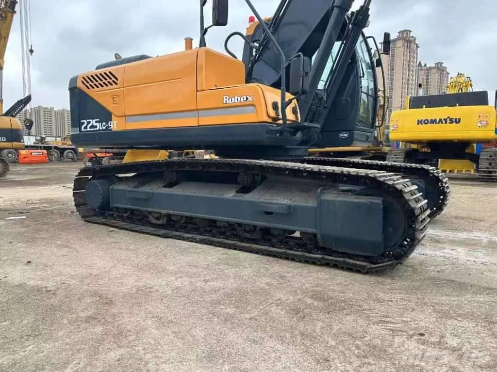 Hyundai 225LC-9T Pásové rýpadlá