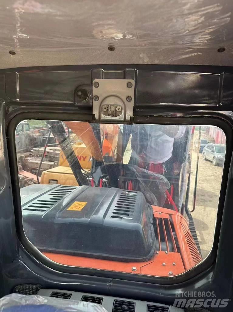 Hitachi 130 Pásové rýpadlá