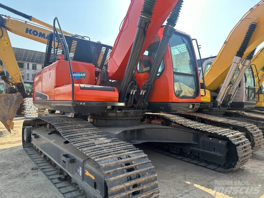 Doosan DX 300 Pásové rýpadlá