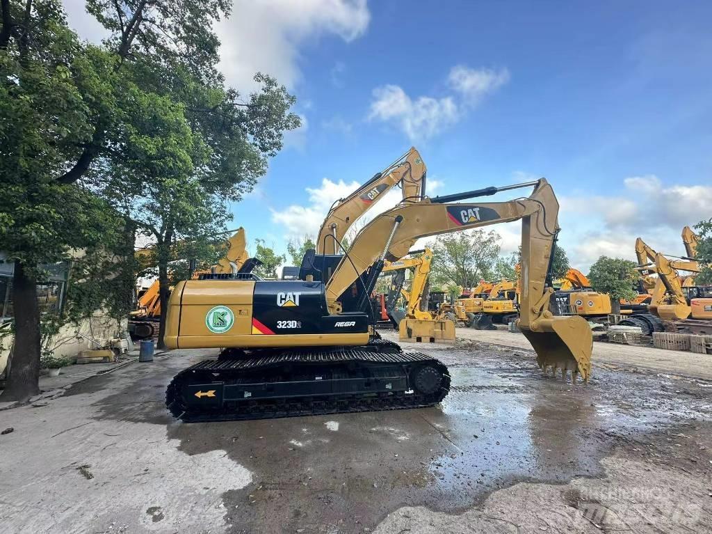 CAT 323 D Pásové rýpadlá