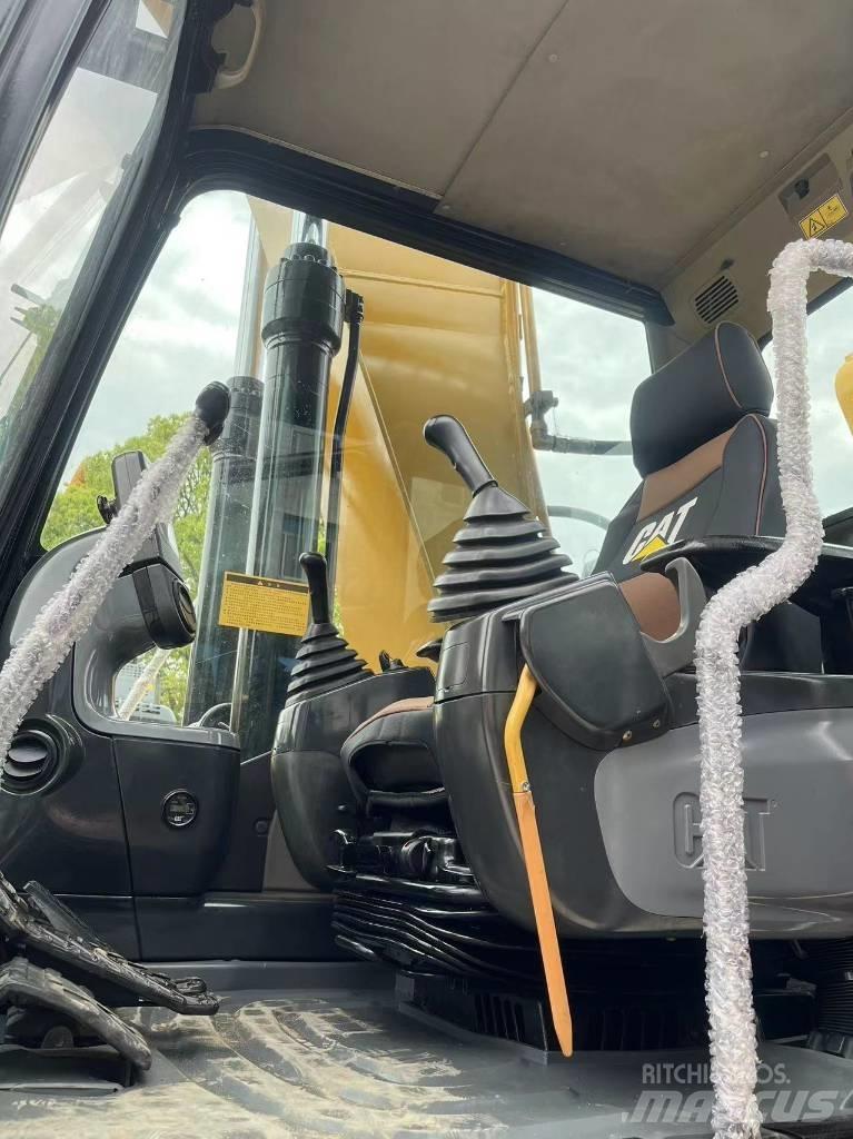 CAT 320 D Pásové rýpadlá