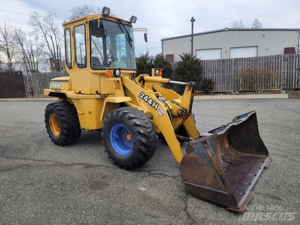 John Deere 244H Kolesové nakladače