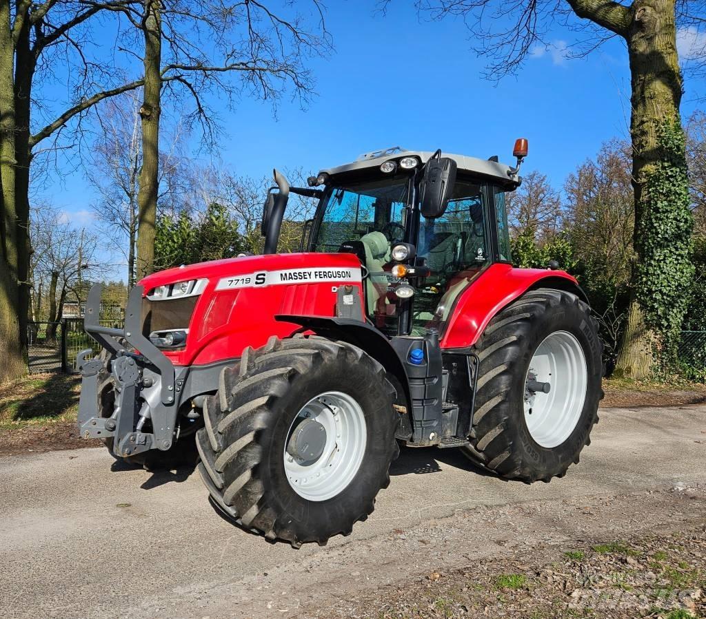 Massey Ferguson 7719 Traktory