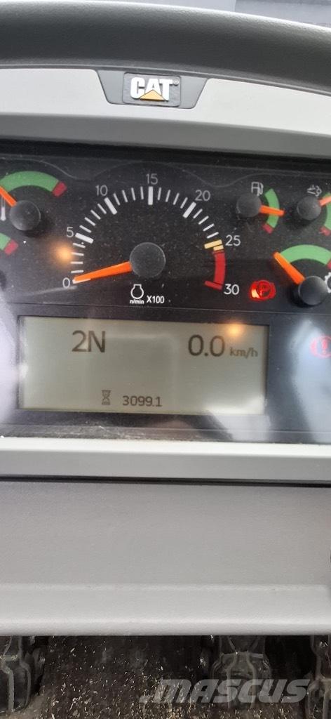 CAT 962 M Kolesové nakladače