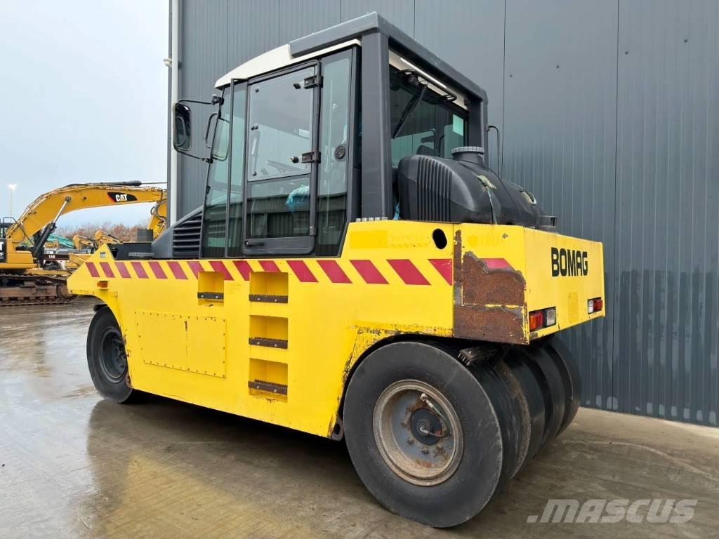 Bomag BW24R Pneumatikové valce