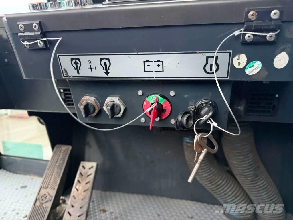 Bomag BW24R Pneumatikové valce